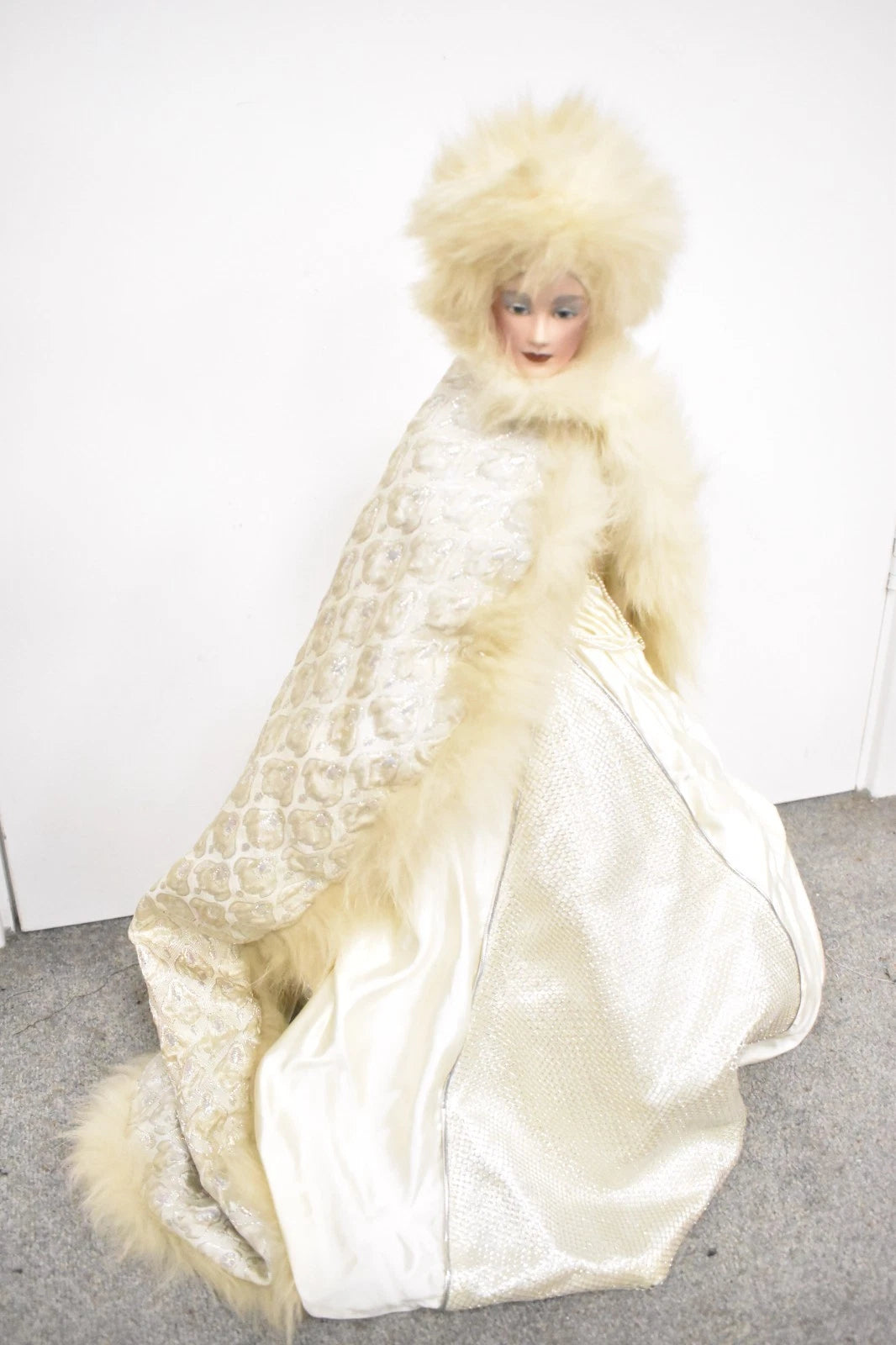 Franklin Heirloom Porcelain Doll Snow Queen by Franklin Mint 56cm Vintage