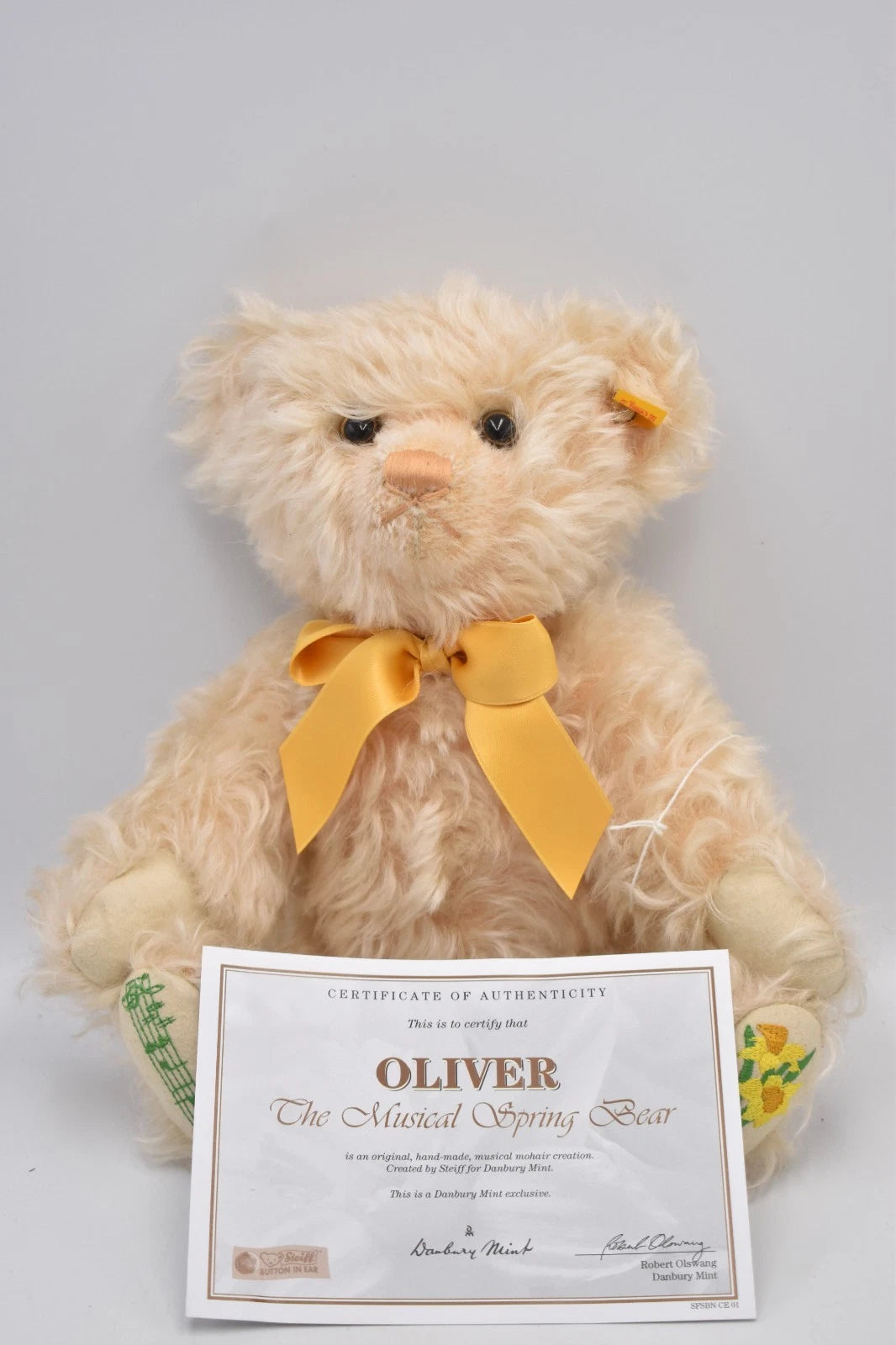 Steiff Oliver Musical Spring Bear 663239 Mohair Vivaldi Fully Jointed 30cm