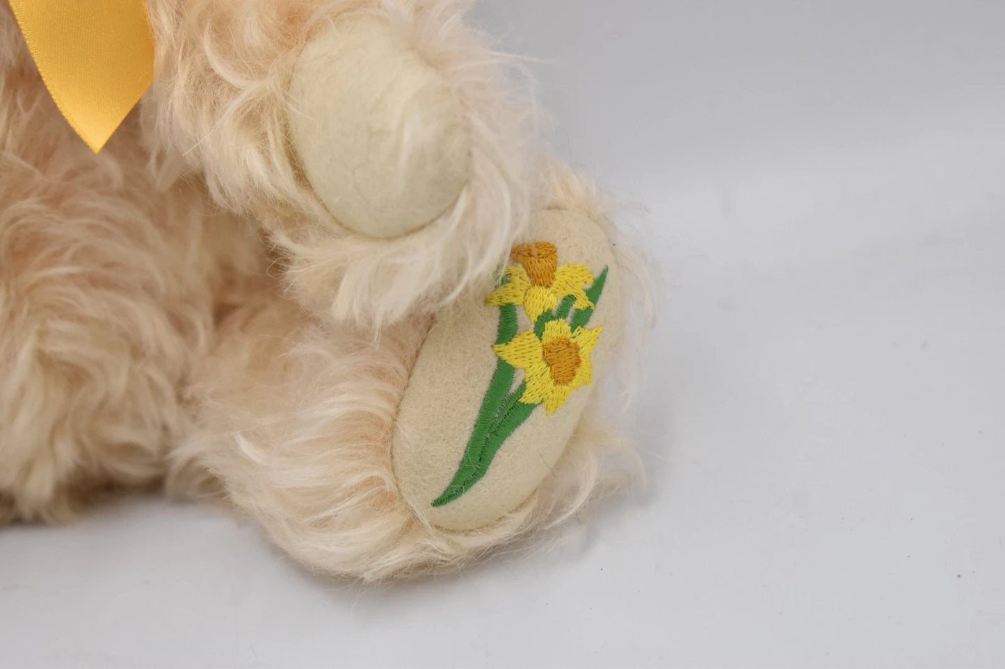 Steiff Oliver Musical Spring Bear 663239 Mohair Vivaldi Fully Jointed 30cm