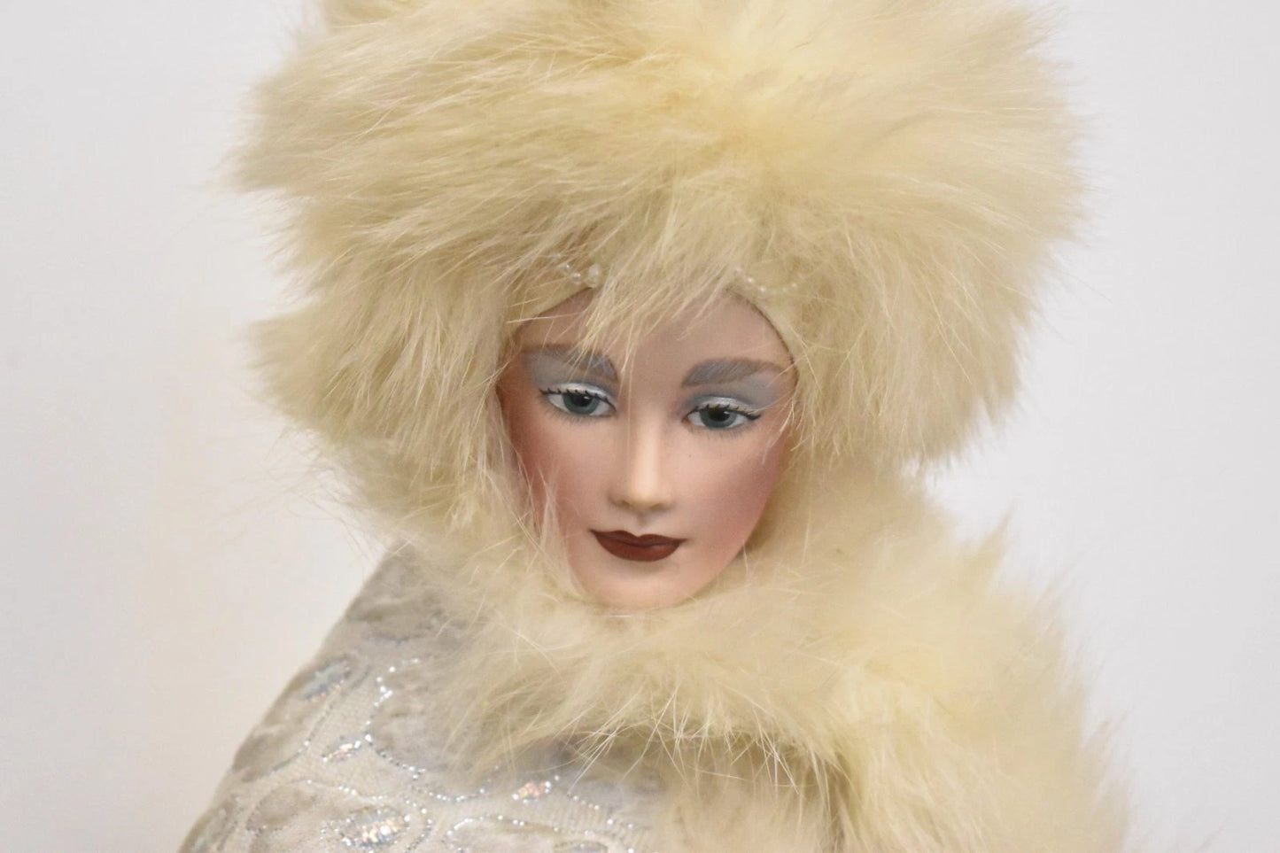 Franklin Heirloom Porcelain Doll Snow Queen by Franklin Mint 56cm Vintage