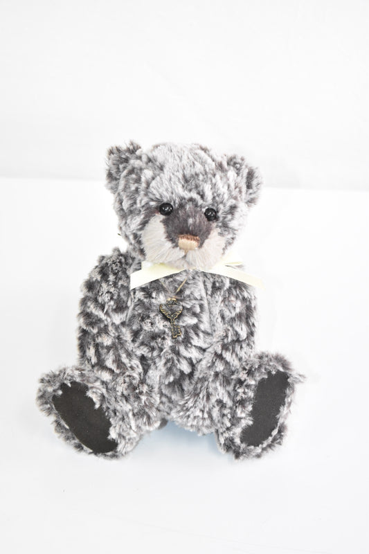 Charlie Bears Briz – Retired & Tagged – Isabelle Lee Designed