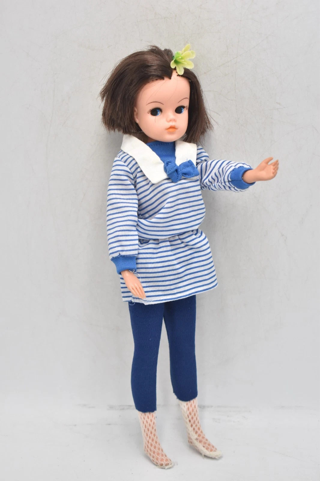 Vintage 1984 Sindy Doll 033055X Twist Waist Brown Hair Sailor Outfit 26cm