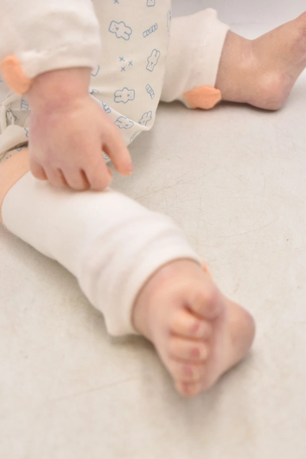 Reborn Baby Girl Doll 60cm Lifelike Realistic Vinyl Limbs Cloth Body Artist Made