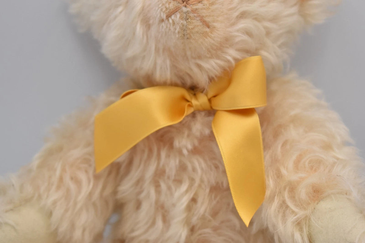 Steiff Oliver Musical Spring Bear 663239 Mohair Vivaldi Fully Jointed 30cm