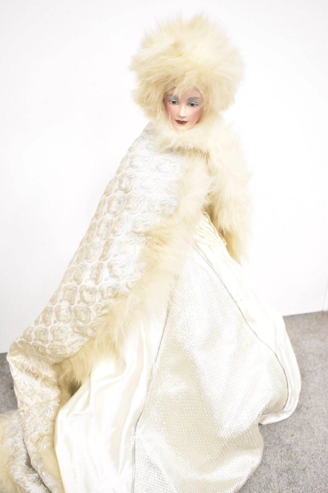 Franklin Heirloom Porcelain Doll Snow Queen by Franklin Mint 56cm Vintage
