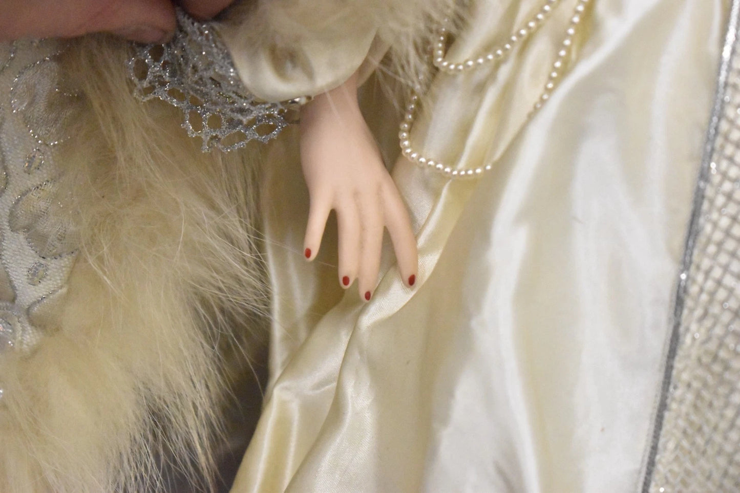 Franklin Heirloom Porcelain Doll Snow Queen by Franklin Mint 56cm Vintage