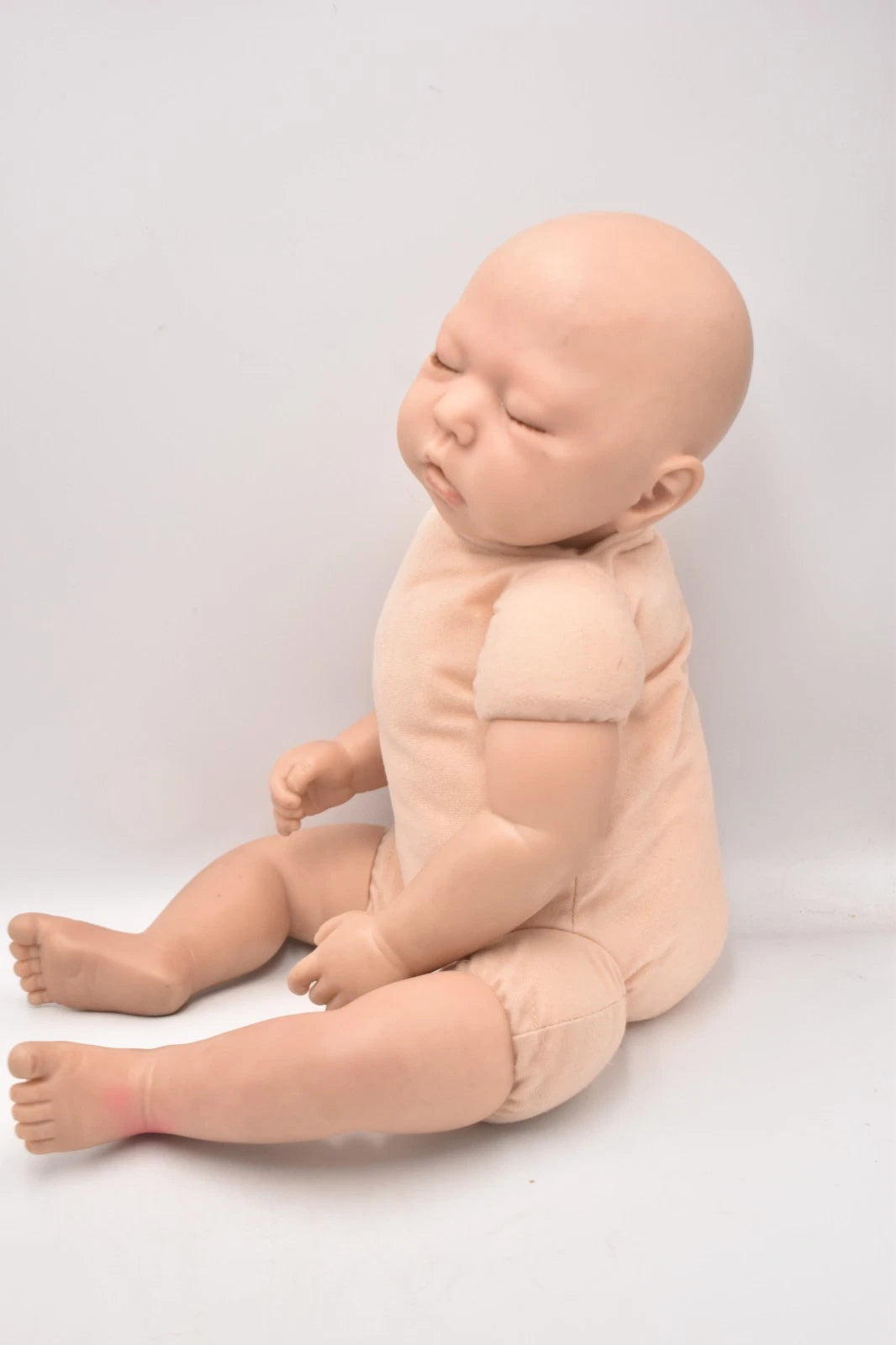 Vintage Reborn Baby Doll Lifelike Vinyl Baby Doll Soft Cloth Body Weighted 44cm