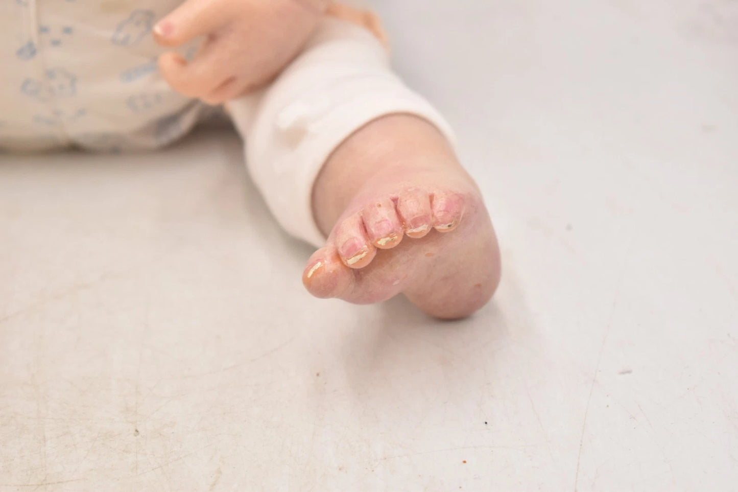 Reborn Baby Girl Doll 60cm Lifelike Realistic Vinyl Limbs Cloth Body Artist Made